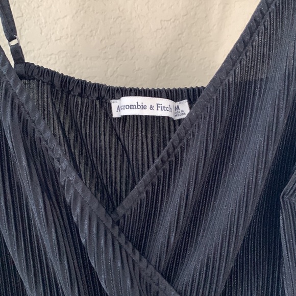 Abercrombie & Fitch Black Vneck tank top - Picture 6 of 7